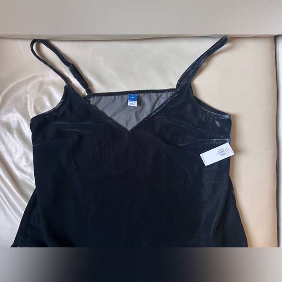 🍾🪩🍷 Old Navy NWT Velvet Cami Top - Picture 2 of 7